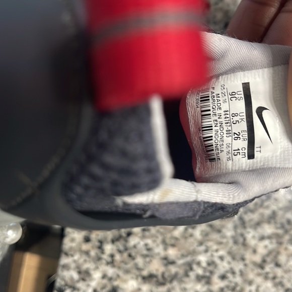 Nike, size 9, toddler running shoe. This item is used, but in goos condition. - Picture 6 of 6